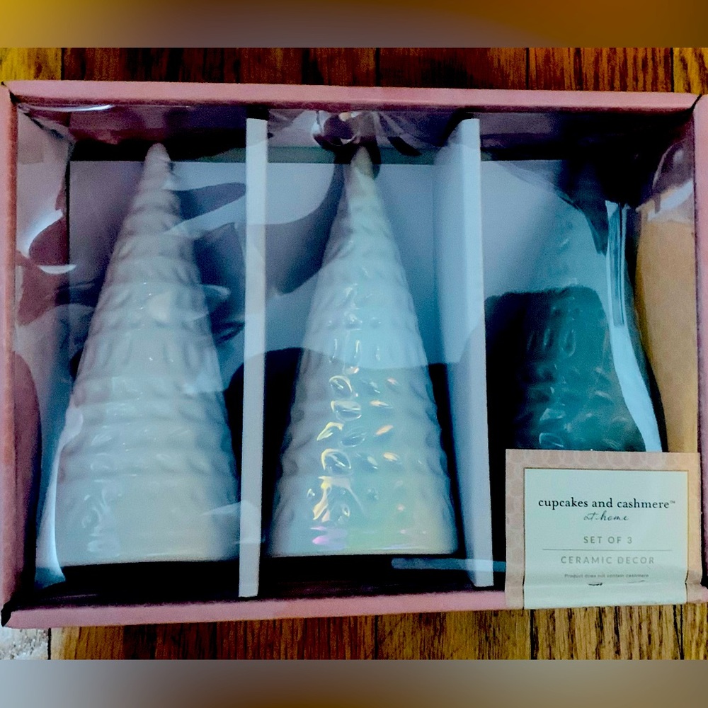 NIB Set of 3 Cupcakes and Cashmere At Home ceramic trees White/iridescent/green